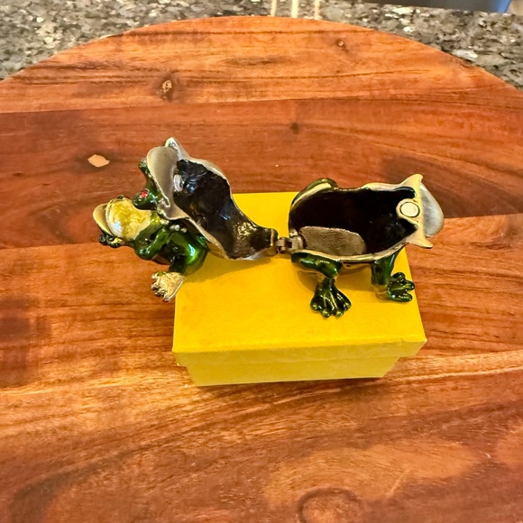 Enamel Double Frog Trinket Box Green Frogs jeweled eyes - Picture 5 of 8
